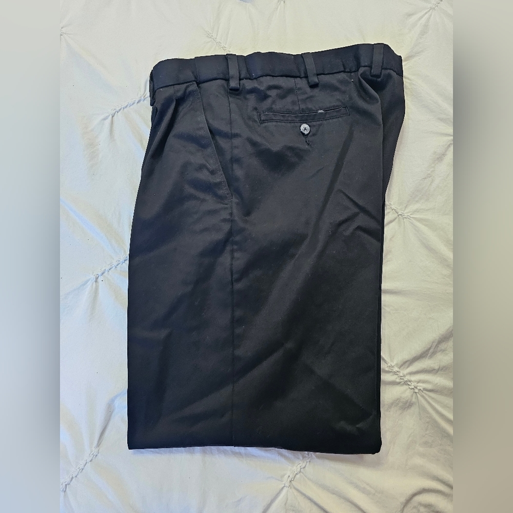 Black NWOT dress pants for men.